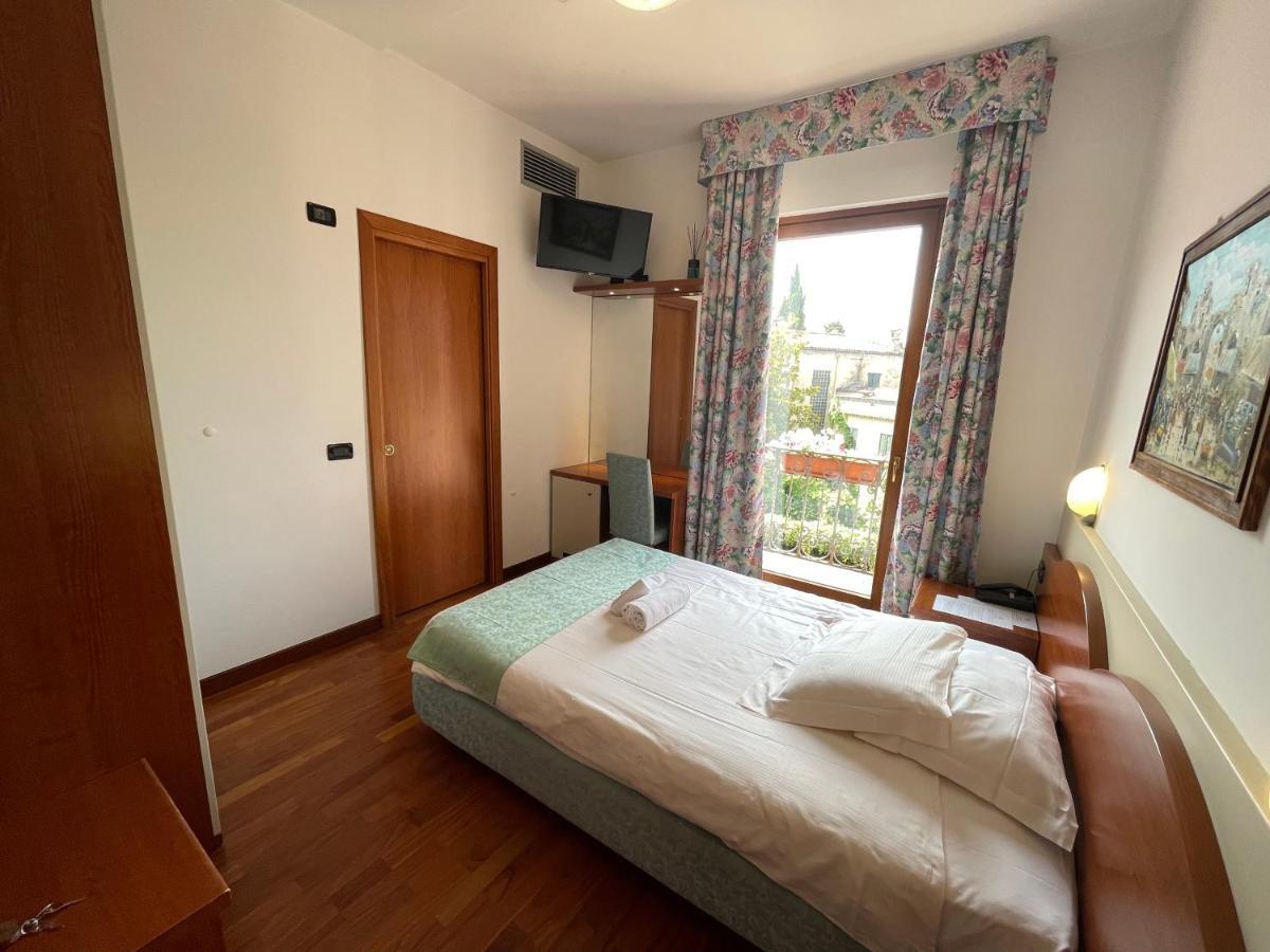 Hotel Meridiana Sirmione Zewnętrze zdjęcie